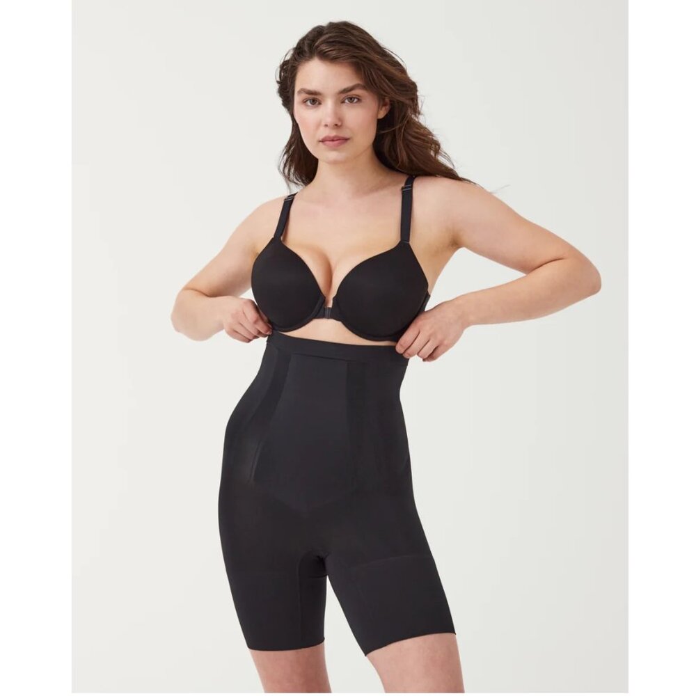 Spanx OnCore Sculpting High-Waisted Mid-Thigh Short / Small / Black NWT Shaping